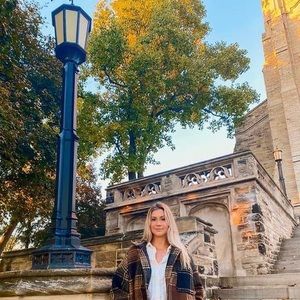 Meet your Posher, Rhea